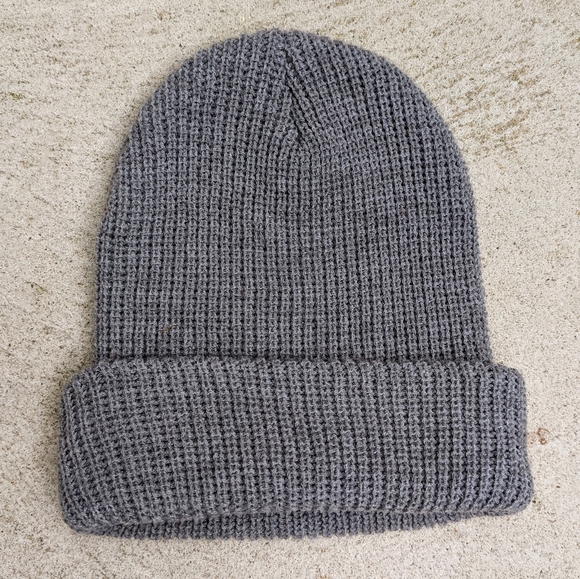 Y2K Grunge Minimalist Matte Grey Knit Beanie Winter Hat - Picture 3 of 6